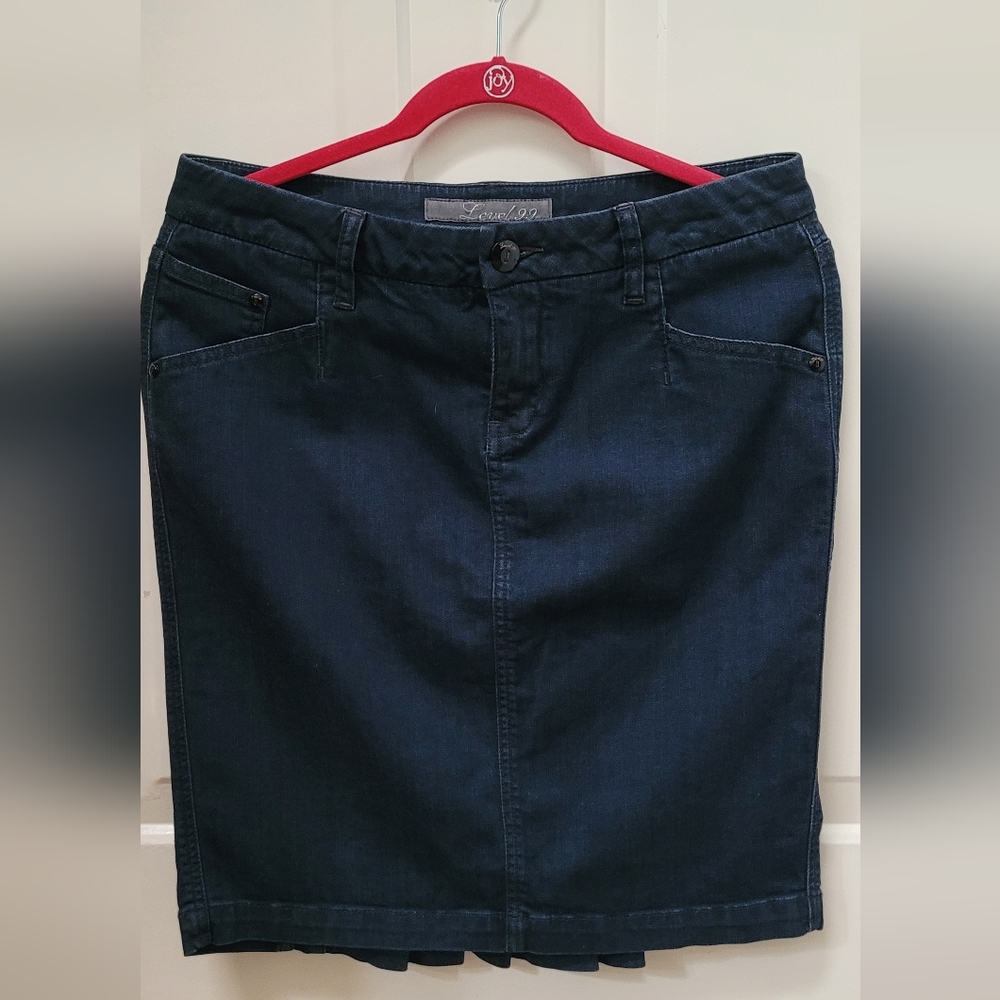 Anthropologie Level 99 Denim Skirt (Waist 29) fits Size 6 worn once